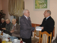 Wrczenie ycze kol. Henrykowi